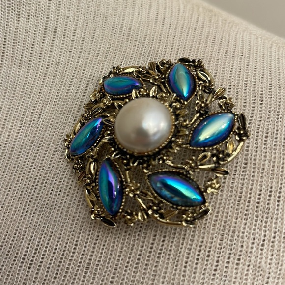 Vintage Antique Gold Victorian Style Pin with Faux Pearl & Oil Slick Gems - Picture 13 of 16